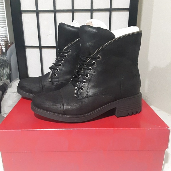 Boots - Picture 3 of 3